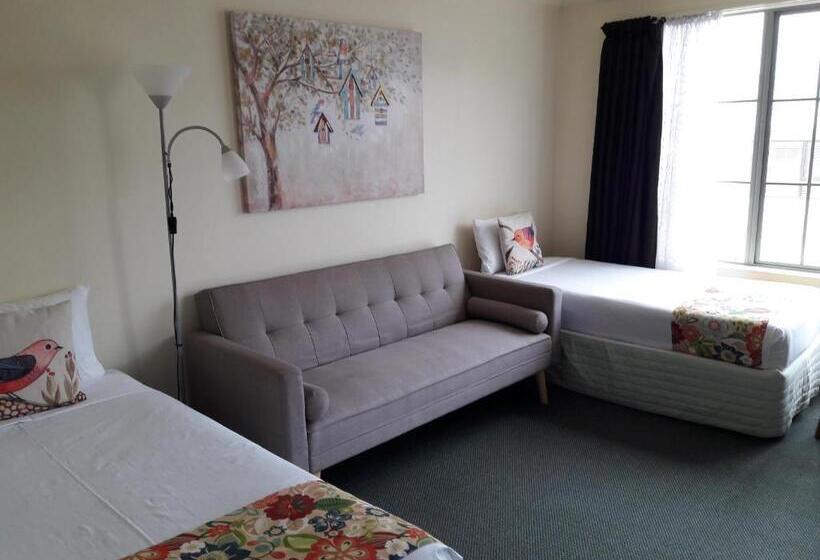 Трехместный Президентский, Colonial Lodge Motel