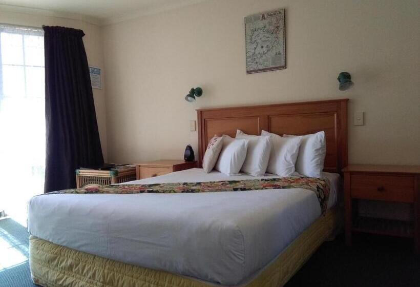 Студия Стандарт, Colonial Lodge Motel