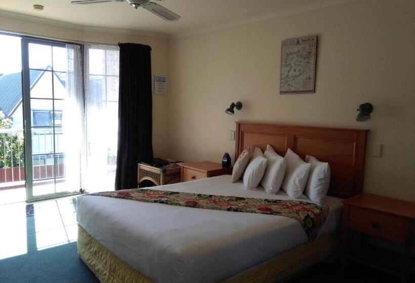 Студия Стандарт, Colonial Lodge Motel