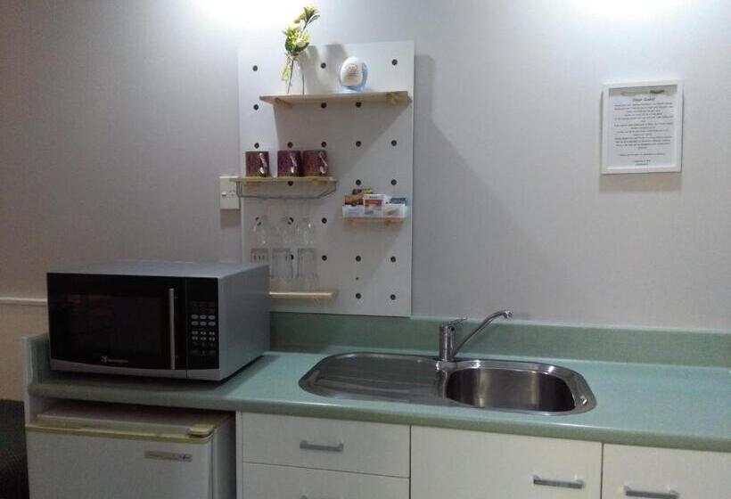 Апартаменты 1 Спальня, Colonial Lodge Motel