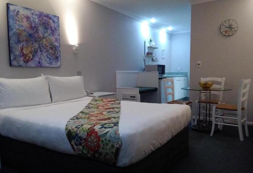 Номер Стандарт с Гидромассажем, Colonial Lodge Motel