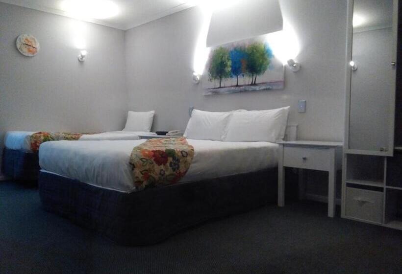 Номер Стандарт Индивидуальный Кровать Куин, Colonial Lodge Motel