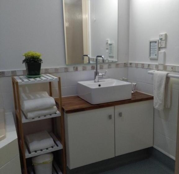 Номер Стандарт Индивидуальный Кровать Куин, Colonial Lodge Motel