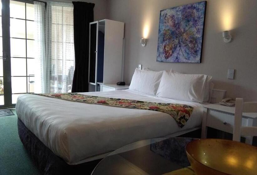 Номер Стандарт с Гидромассажем, Colonial Lodge Motel