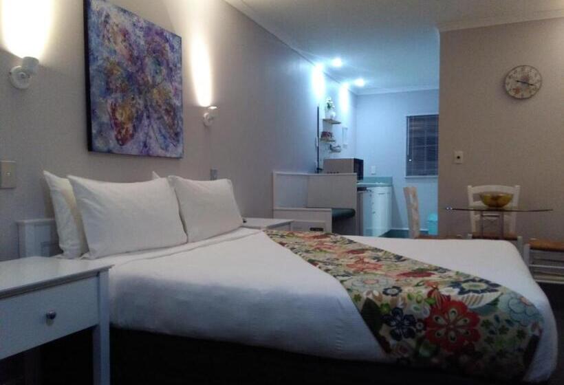 Номер Стандарт с Гидромассажем, Colonial Lodge Motel