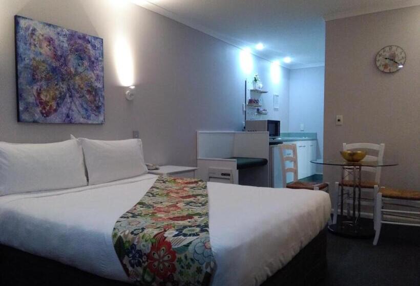 Номер Стандарт с Гидромассажем, Colonial Lodge Motel
