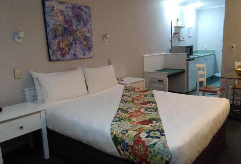 Номер Стандарт с Гидромассажем, Colonial Lodge Motel