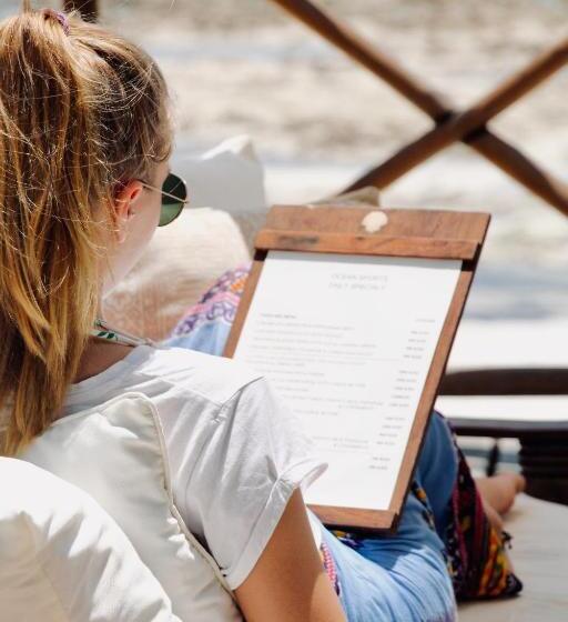 اتاق خانوادگی, Ocean Sports Resort