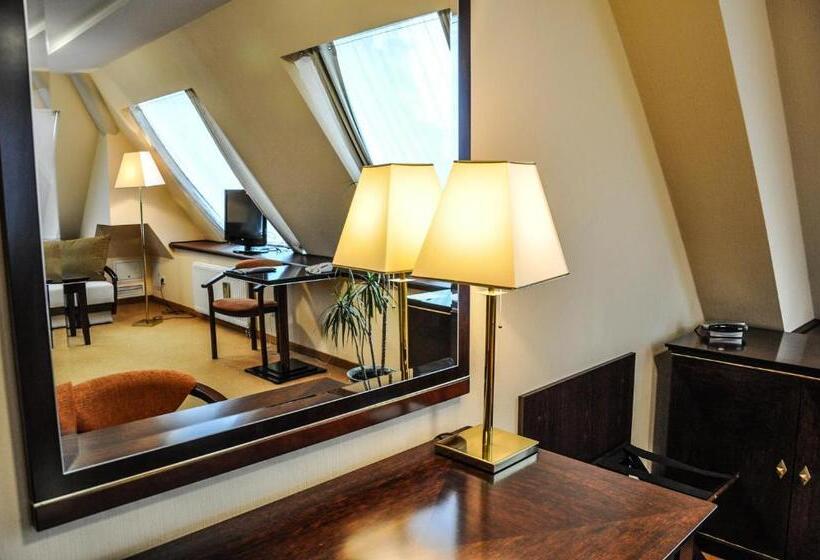 جناح جونيور, Piramida Park Hotel & Wellness