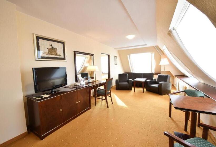 جناح جونيور, Piramida Park Hotel & Wellness