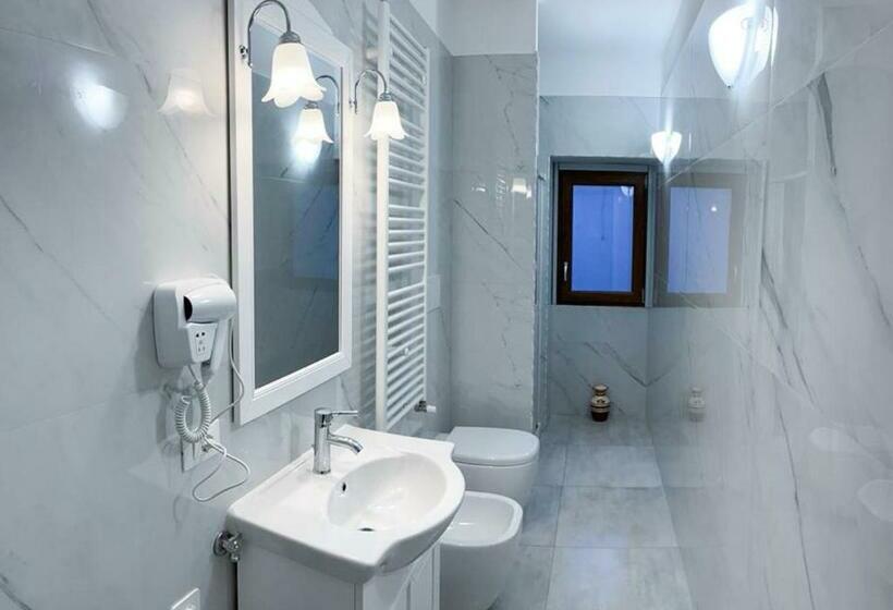 带阳台的豪华间, Casa Regina Margherita, Possibilità Di Posteggio Moto E Bici