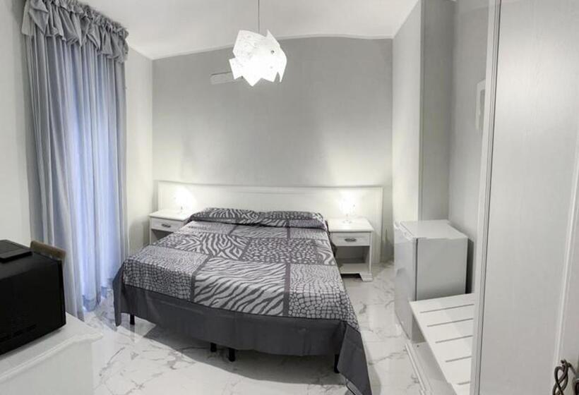 带阳台的豪华间, Casa Regina Margherita, Possibilità Di Posteggio Moto E Bici