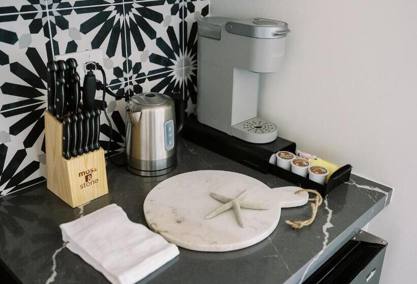 جناح جونيور, The Marbella