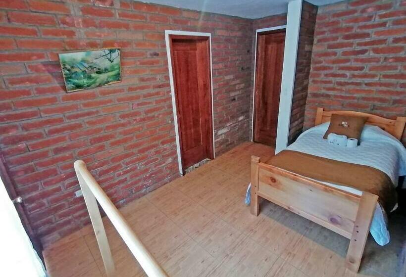 اتاق استاندارد یک نفره, Lagoon Hotel Chugchilan