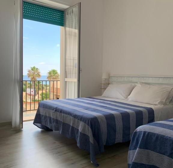 Triple Room Sea View, B&b Giallolumia