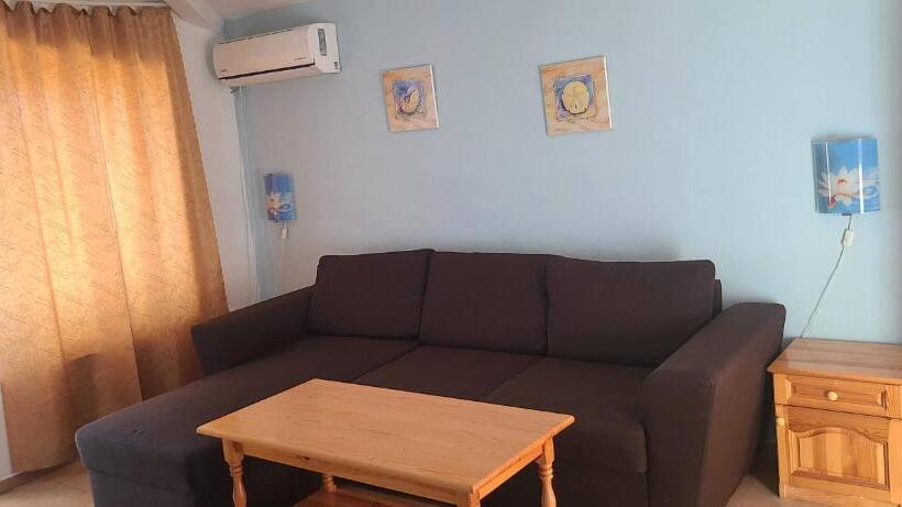 شقة غرفة واحدة مطلة على البحر, Guest House Chalakov