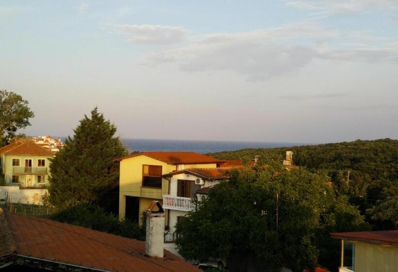 شقة غرفة واحدة مطلة على البحر, Guest House Chalakov