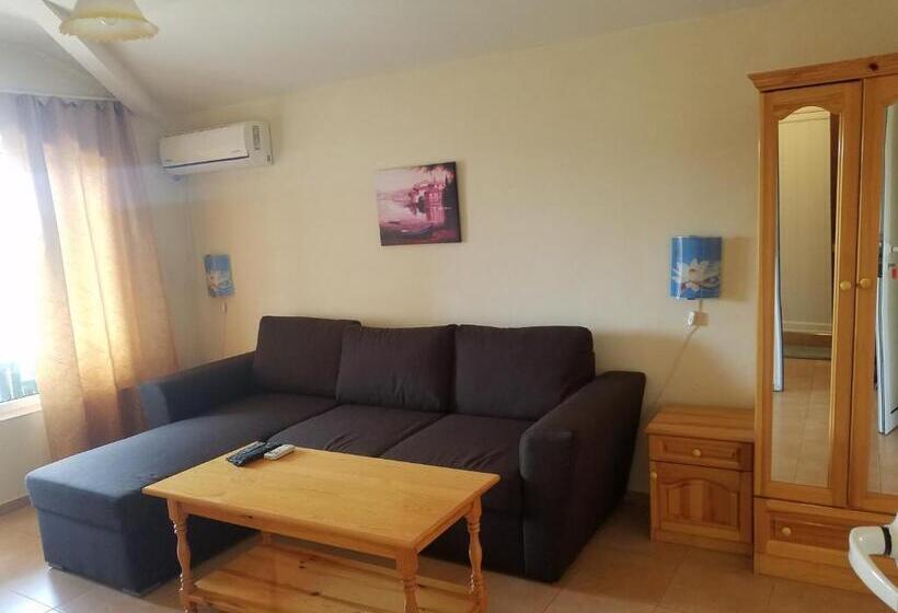 شقة غرفة واحدة مطلة على البحر, Guest House Chalakov