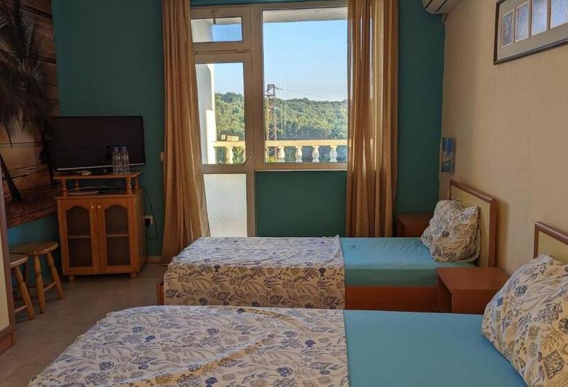 شقة غرفة واحدة, Guest House Chalakov