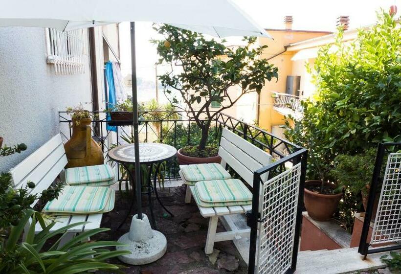 اتاق استاندارد, Golfo Dei Poeti