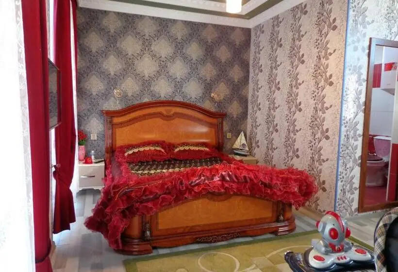 اتاق لوکس سه تخته, Tubram S Ailəvi Qonaq Evi