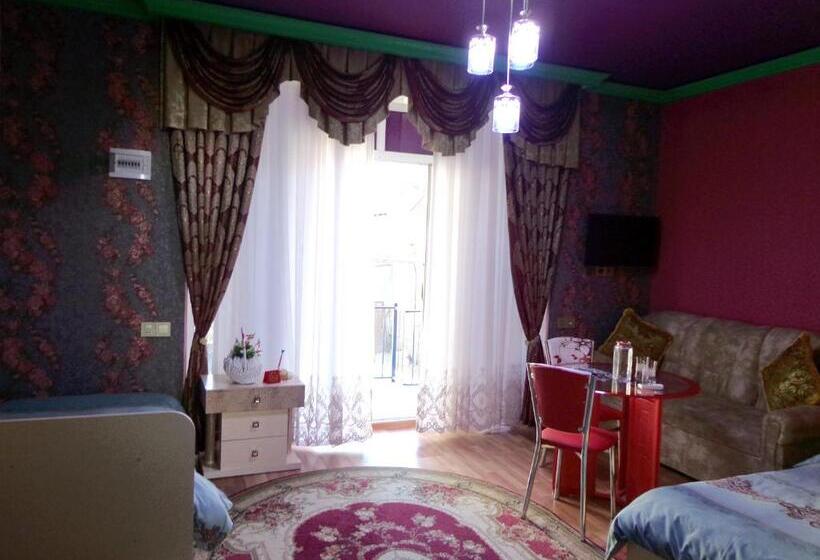 اتاق استاندارد سه نفره, Tubram S Ailəvi Qonaq Evi