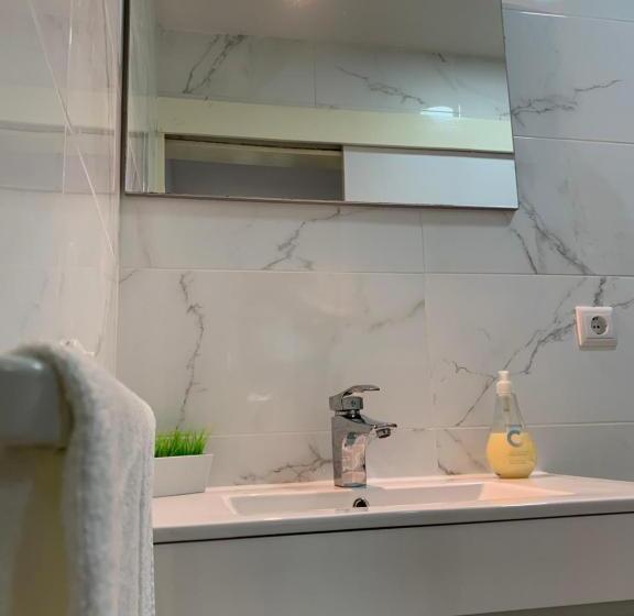 إستوديو سوبيريور, Big House