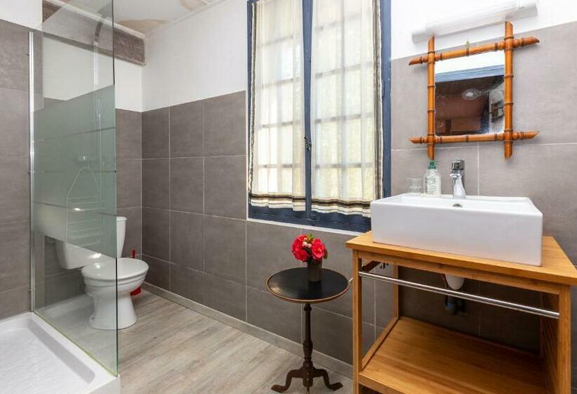 اتاق استاندارد با سرویس بهداشتی مشترک, Le Grand Yote