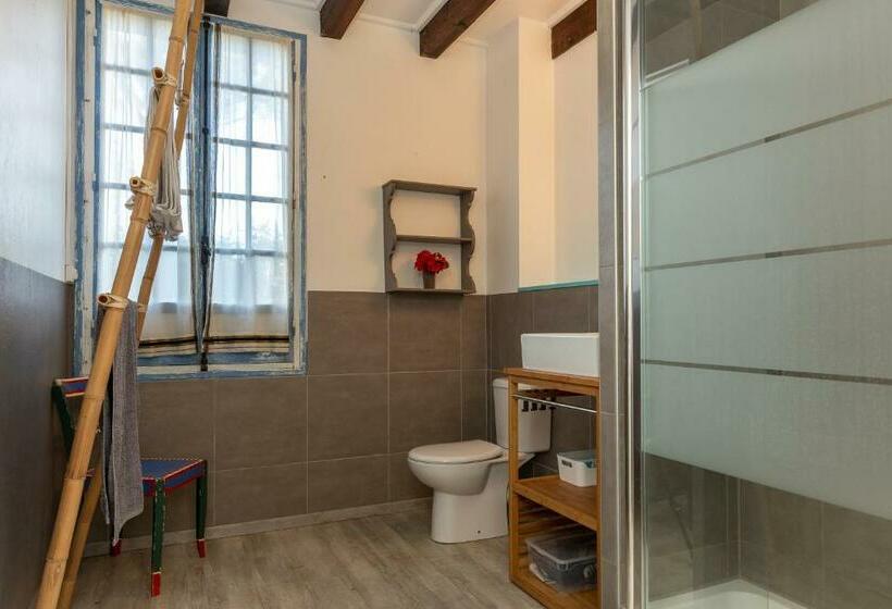 اتاق استاندارد با سرویس بهداشتی مشترک, Le Grand Yote