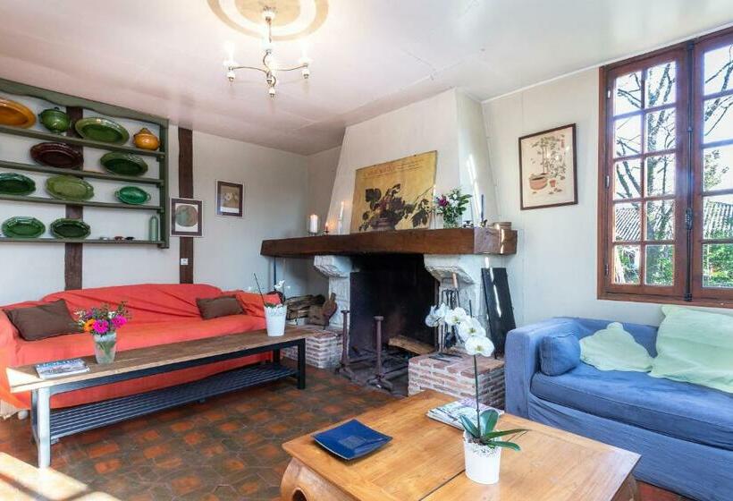 اتاق استاندارد با سرویس بهداشتی مشترک, Le Grand Yote