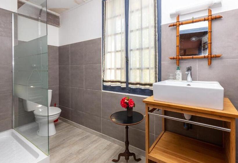 اتاق خانوادگی با سرویس بهداشتی مشترک, Le Grand Yote