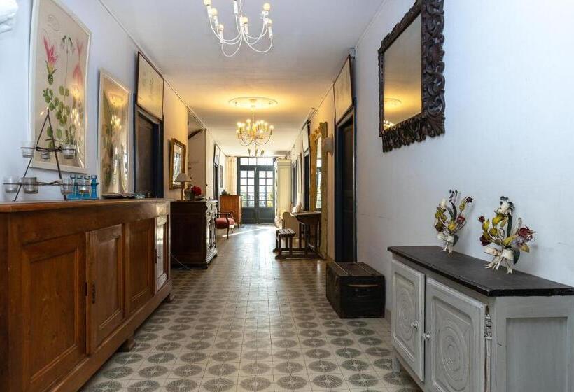 اتاق خانوادگی با سرویس بهداشتی مشترک, Le Grand Yote