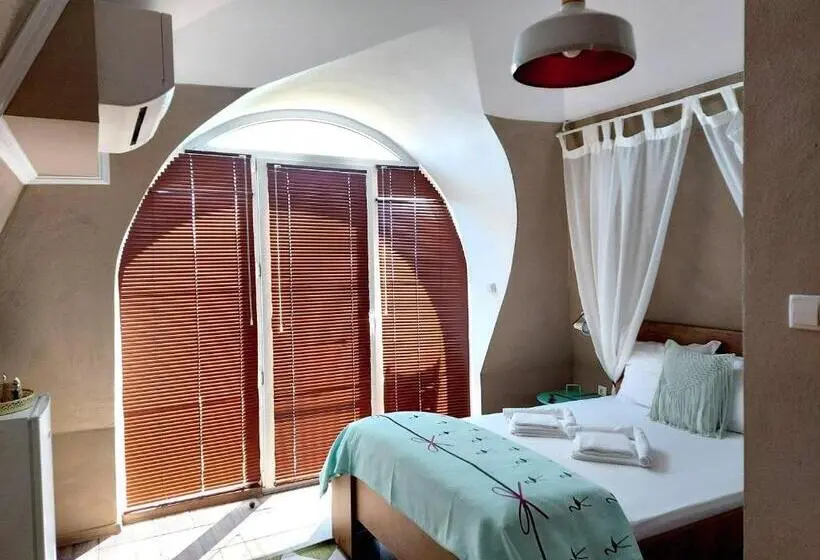 オーシャンビューのデラックストリプルルーム, Boutique Villa Amalia