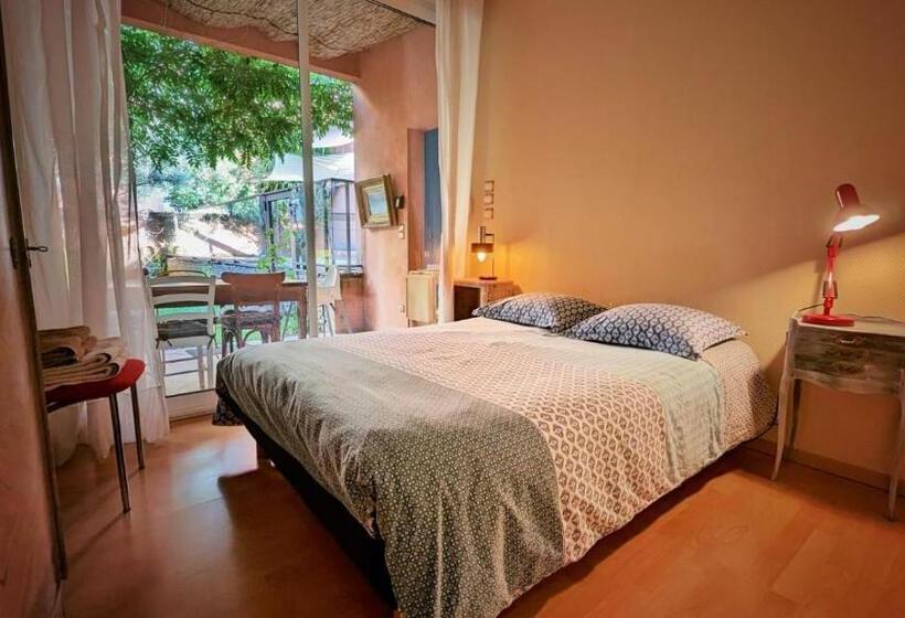 Студио Стандарт Вид на Сад, Chambre Condamine Spa