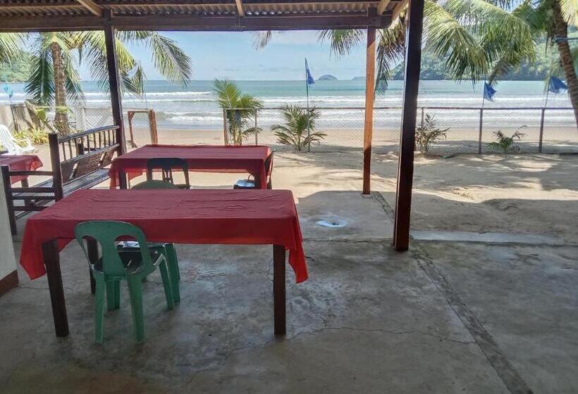 חדר אקונומי, Bucana Beachfront Guesthouse