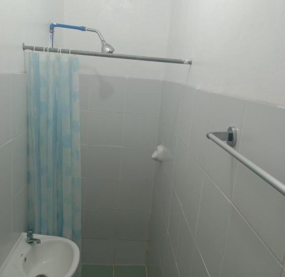 חדר אקונומי, Bucana Beachfront Guesthouse