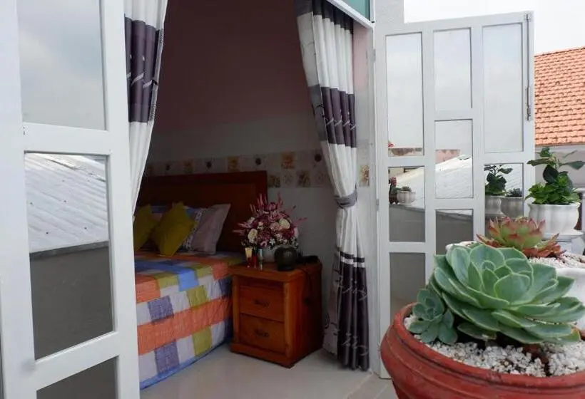 اتاق استاندارد با تخت بزرگ, Thịnh S House