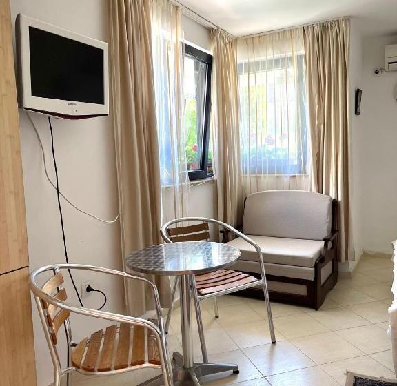 Студия Стандарт, Guest House Daris