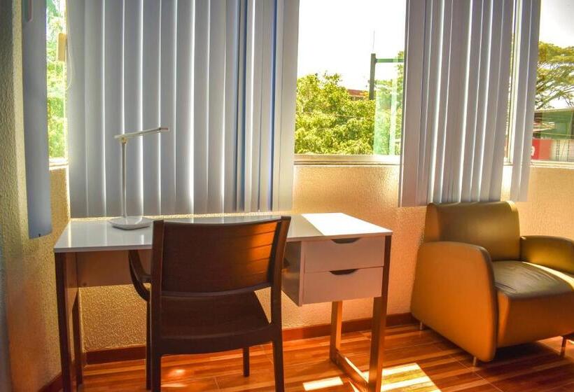 Standaardkamer met 2 Tweepersoonsbedden, Hostal R. Williams