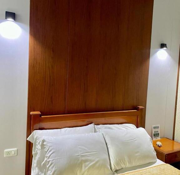 Standaardkamer met 2 Tweepersoonsbedden, Hostal R. Williams