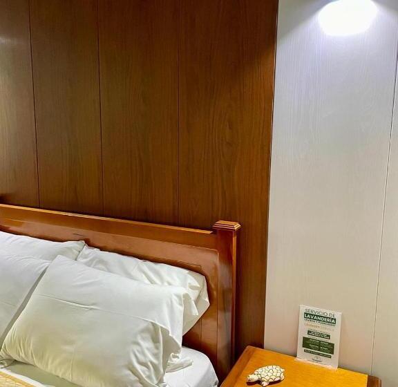 Standaardkamer met 2 Tweepersoonsbedden, Hostal R. Williams