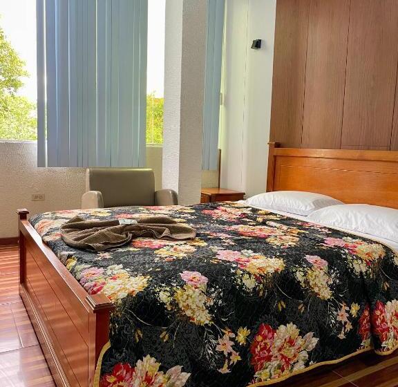 Standaardkamer met 2 Tweepersoonsbedden, Hostal R. Williams