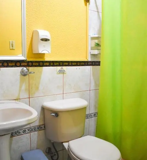 スタンダードトリプルルーム, Hostal R. Williams