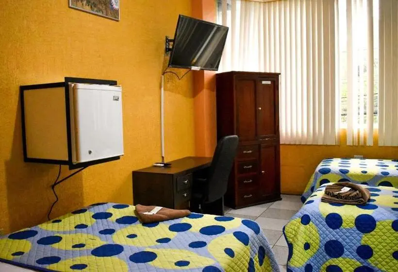 スタンダードトリプルルーム, Hostal R. Williams