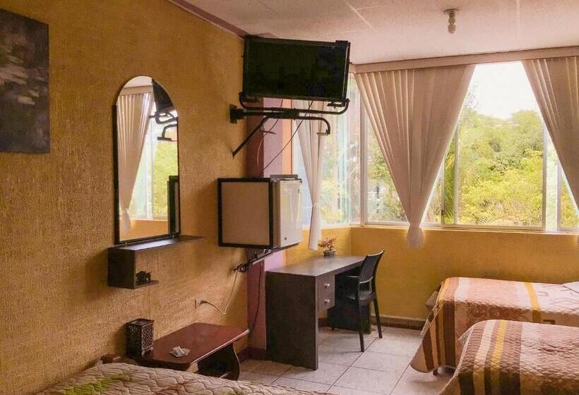 Standaard Driepersoonskamer, Hostal R. Williams