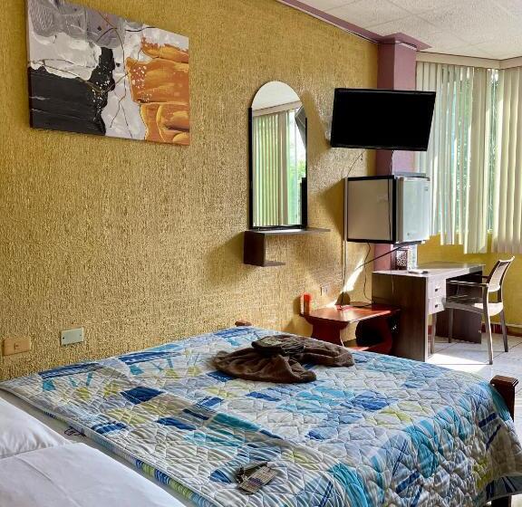 Standaard Driepersoonskamer, Hostal R. Williams