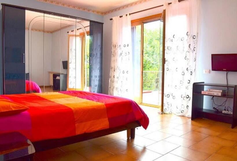 스탠다드 룸 킹사이즈 침대, B&b Le Tre Rose Di Maria