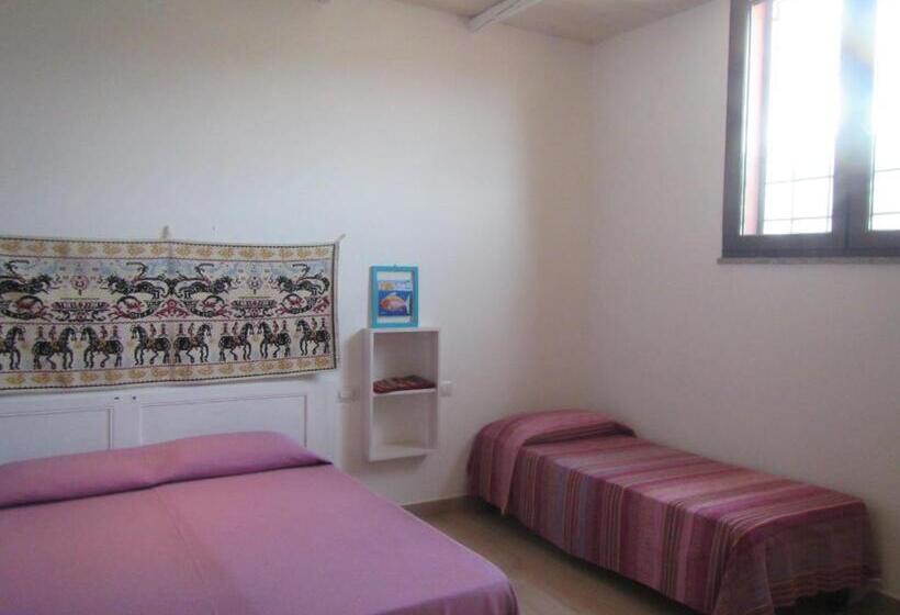 חדר בסיסי לשלושה, B&b Su Tostainu