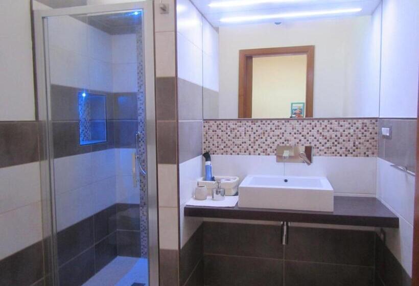 חדר בסיסי לשלושה, B&b Su Tostainu