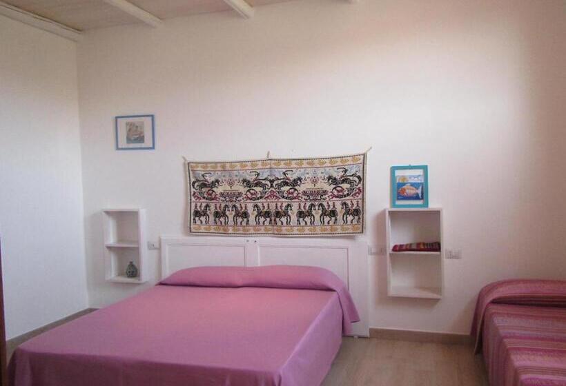 חדר בסיסי לשלושה, B&b Su Tostainu